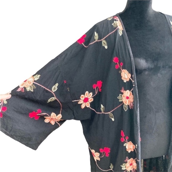 🌺UMGEE Black Embroidered Fringe Duster Kimono 1 in Size S and 1 in Size Large🌺 - Picture 5 of 6